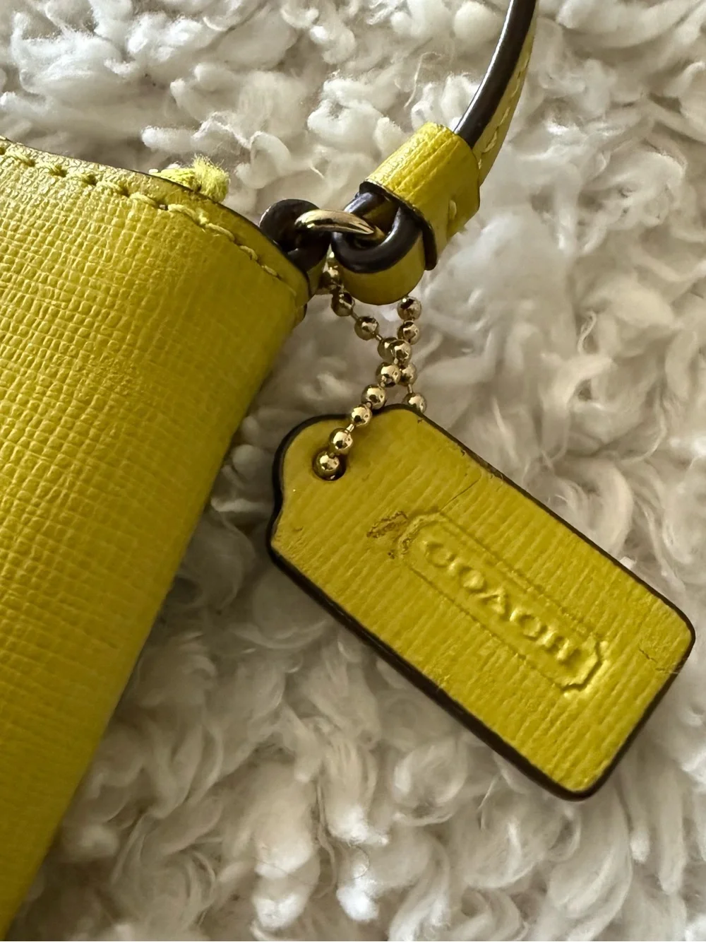 Coach Corner Zip Wristlet Summer Chartreuse Cross Grain Leather w. FREE dust bag